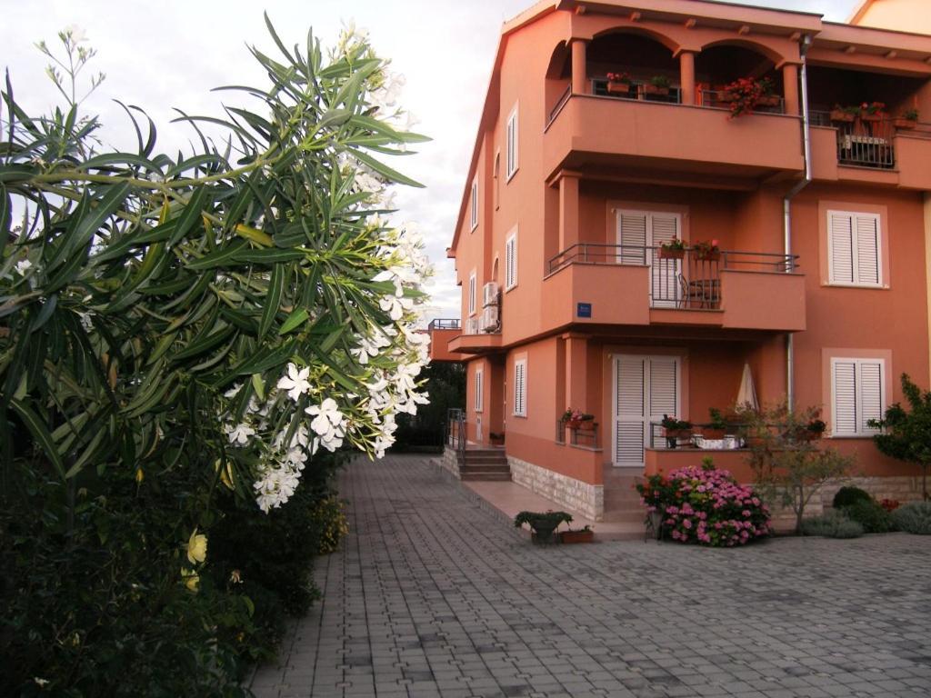 Apartments Juran ซูโกชัน ภายนอก รูปภาพ